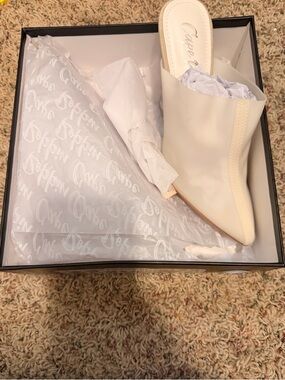 Cape Robin Pointed Mule Heel